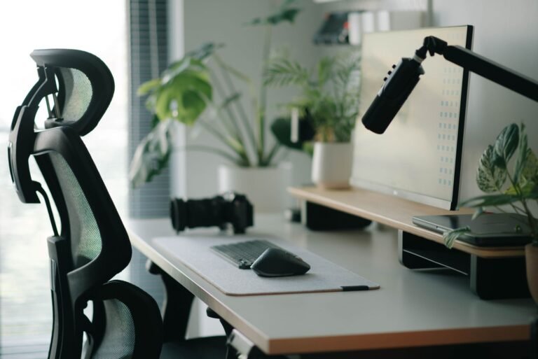 Ergonomic Desk Setup for Petite Remote Workers: Ach