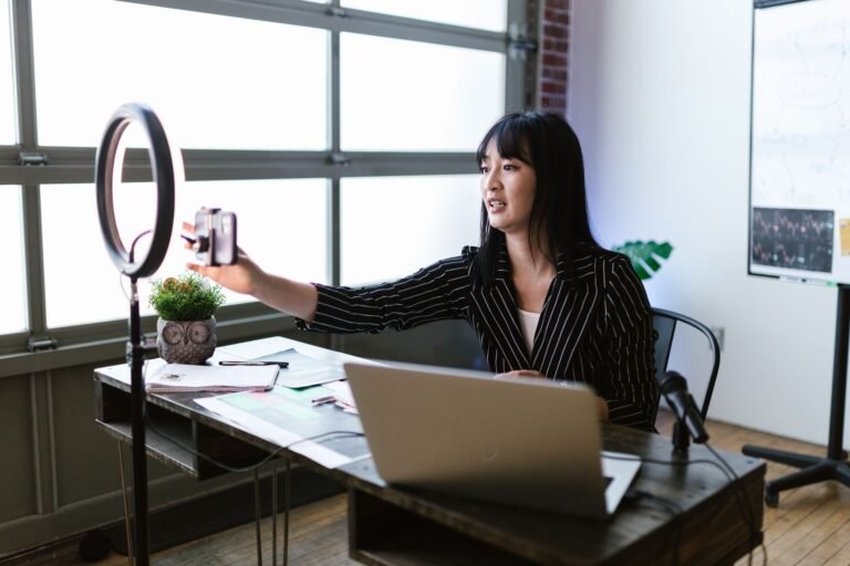 How to Choose a Webcam for Your Desk Setup in 2025 - partpickerauto